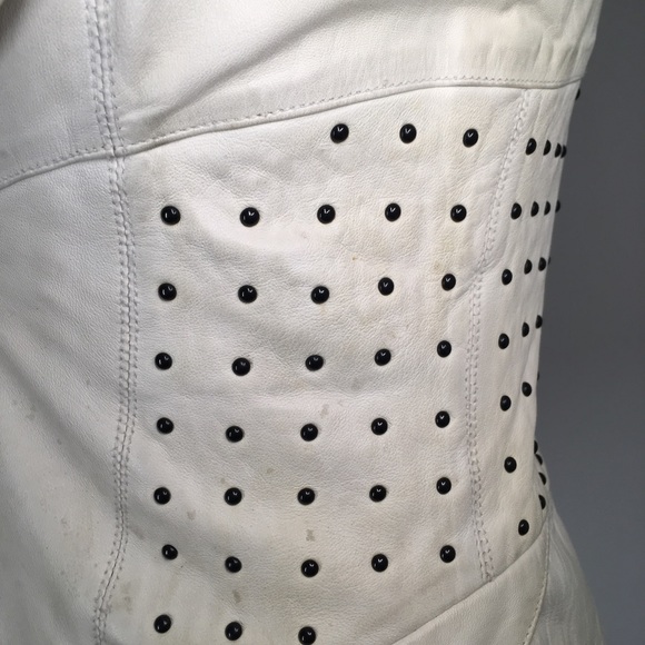Ernte/Tiffa Novoa- leather vest w/large lapels, charcoal metal stud accents, zip - Picture 5 of 8